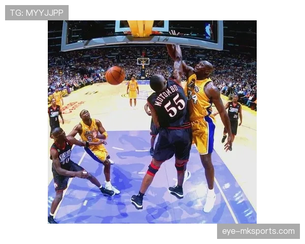 对比奥尼尔，邓肯低位挡拆改变防守重心