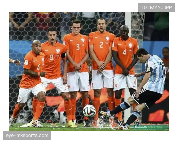 未鸣哨就开任意球，为何不算违规？