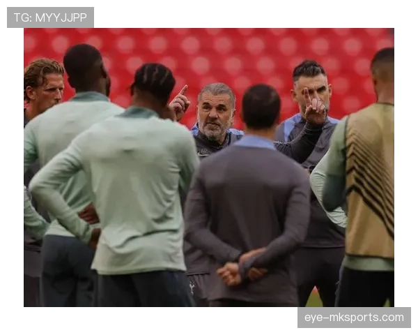 曼联战术体系缺乏稳定性，本赛季多场比赛表现波动，对争冠形势产生影响