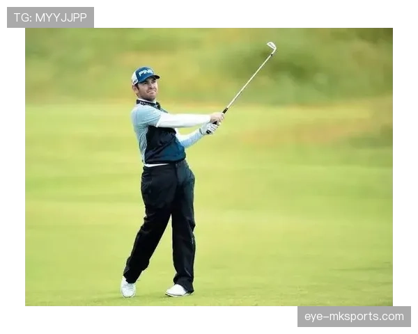 足球双重触球判罚规则及常见误区解析