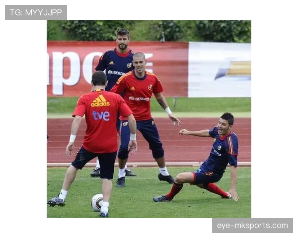 铲球判罚规则先触球与危险动作决定犯规与处罚